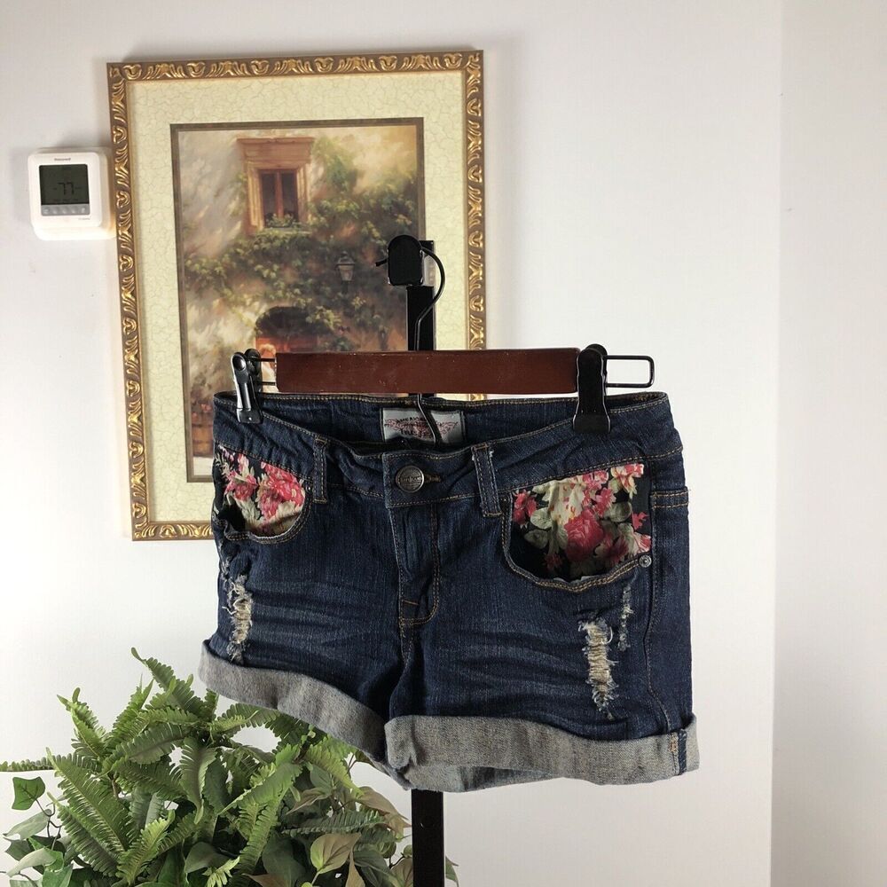 Iris Jeans Cut Off Shorts Modern Vintage Black Stone Washed Size Small‎